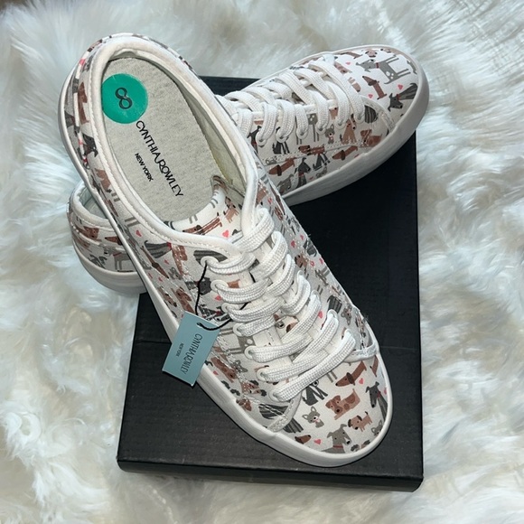 🆕 Cynthia Rowley Multi Dog Print with Hearts White Lace Up Sneakers Puppy Size 8 - Picture 1 of 10